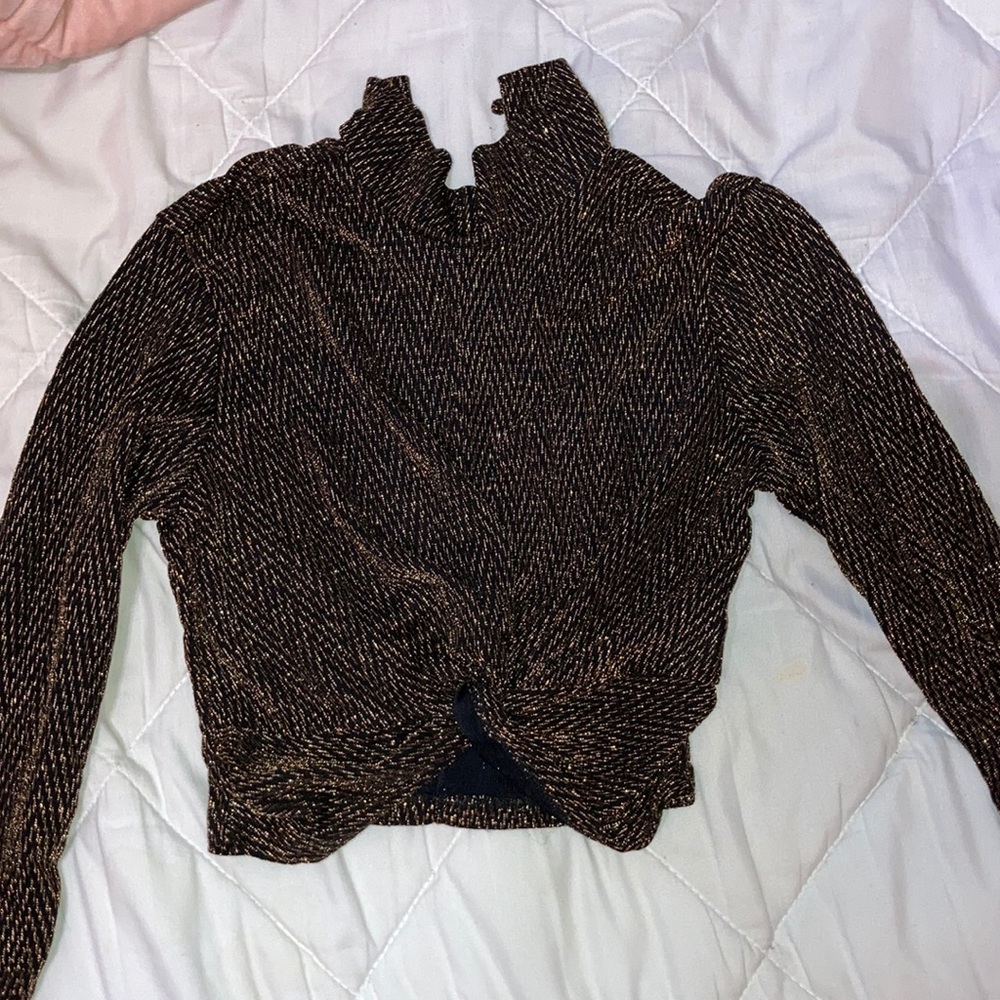 Black and gold crop top